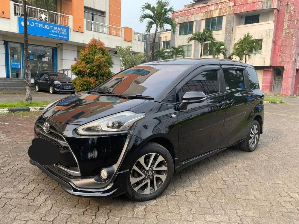 Dijual Santai: Toyota Sienta 1.5 Q AT 2017 Hitam (Pemakaian Pribadi)