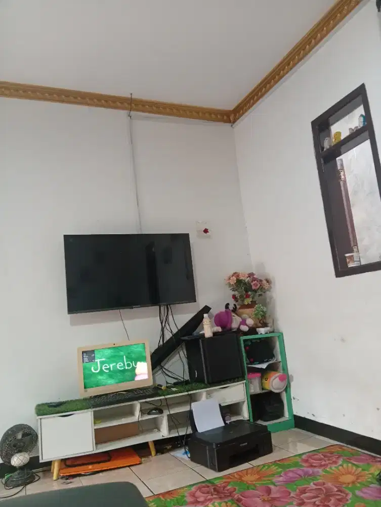Di btuhkan pengasuh anak dan antar anak sekolah