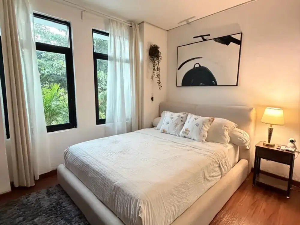 Rumah Full Renov, Siap Huni, Mewah Dan Bagus di Taman Palem Lestari, Hadap Barat, Kondisi Furnished
