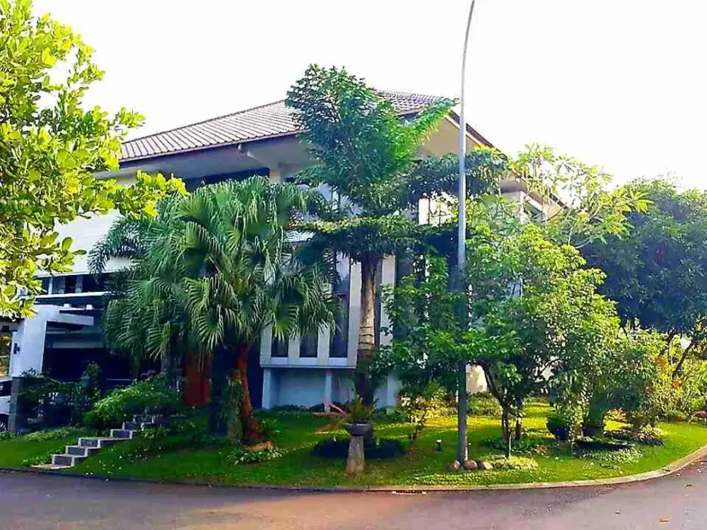 Dijual Rumah Premium Blossomville Hook 2,5 Lantai dengan Taman Asri dan Siap Huni