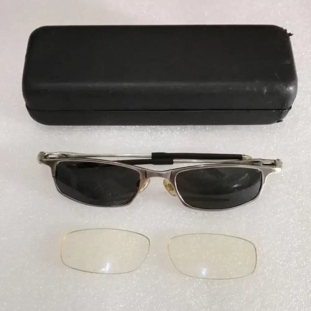 Kacamata OAKLEY
