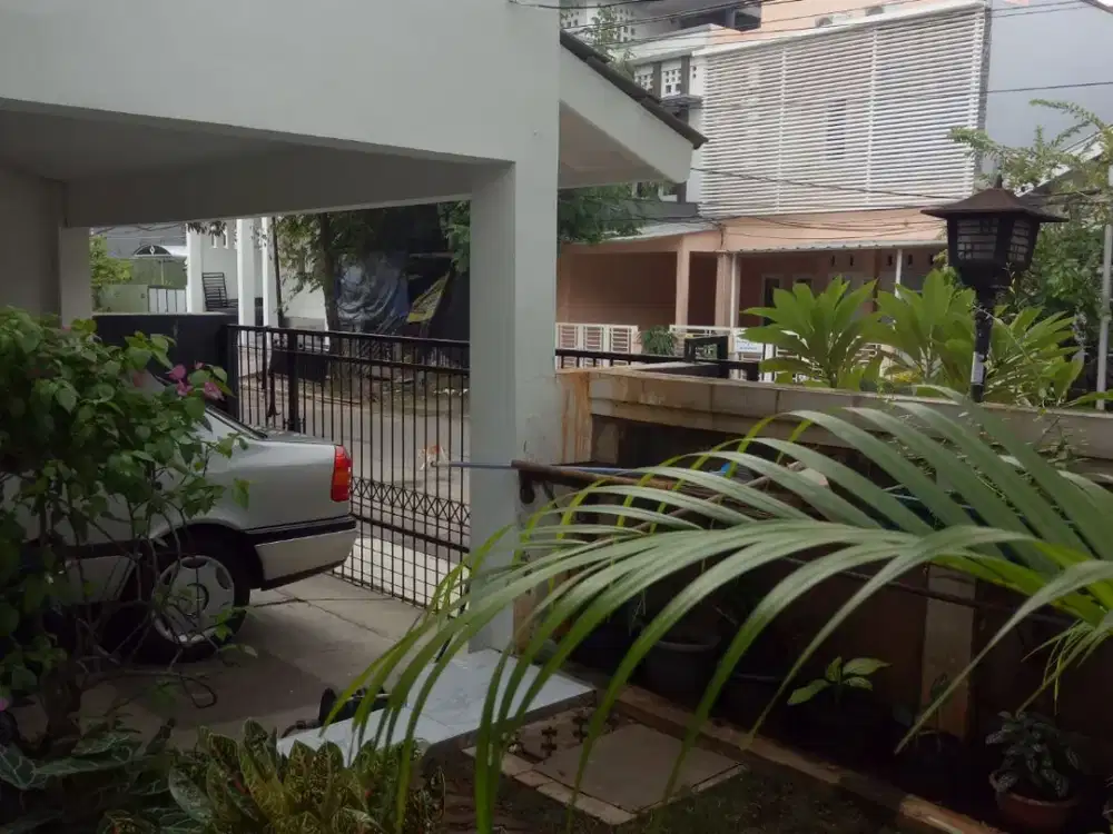 Rumah dijual di Bintaro Jaya Sektor 5 Semi Furnish Seberang STAN dan Dekat Stasiun