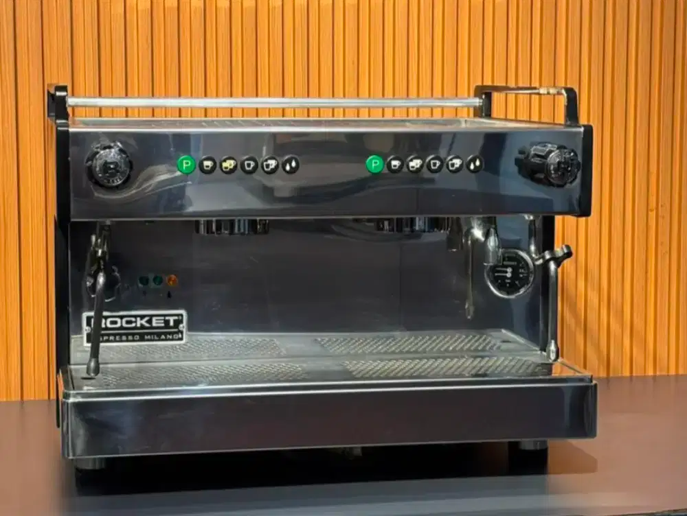 Rocket mesin kopi double group