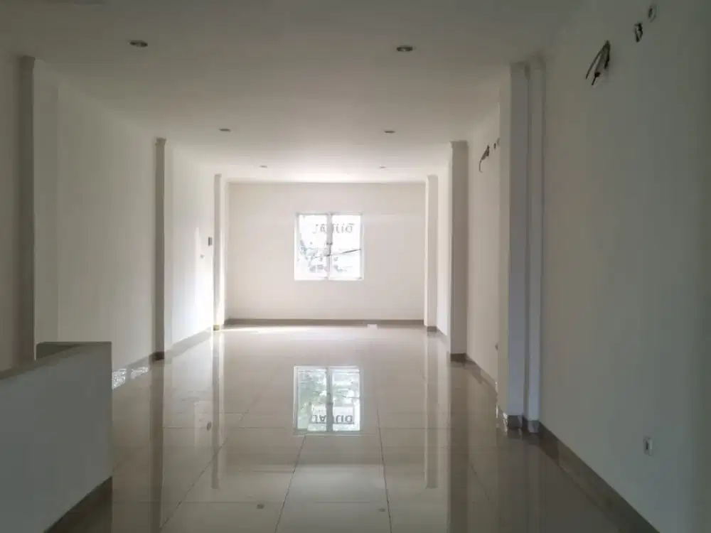 Ruko di Area Sumur Bor Cengkareng, Lokasi Sangat Strategis, Bangunan Siap Pakai, Terawat Dan Bersih