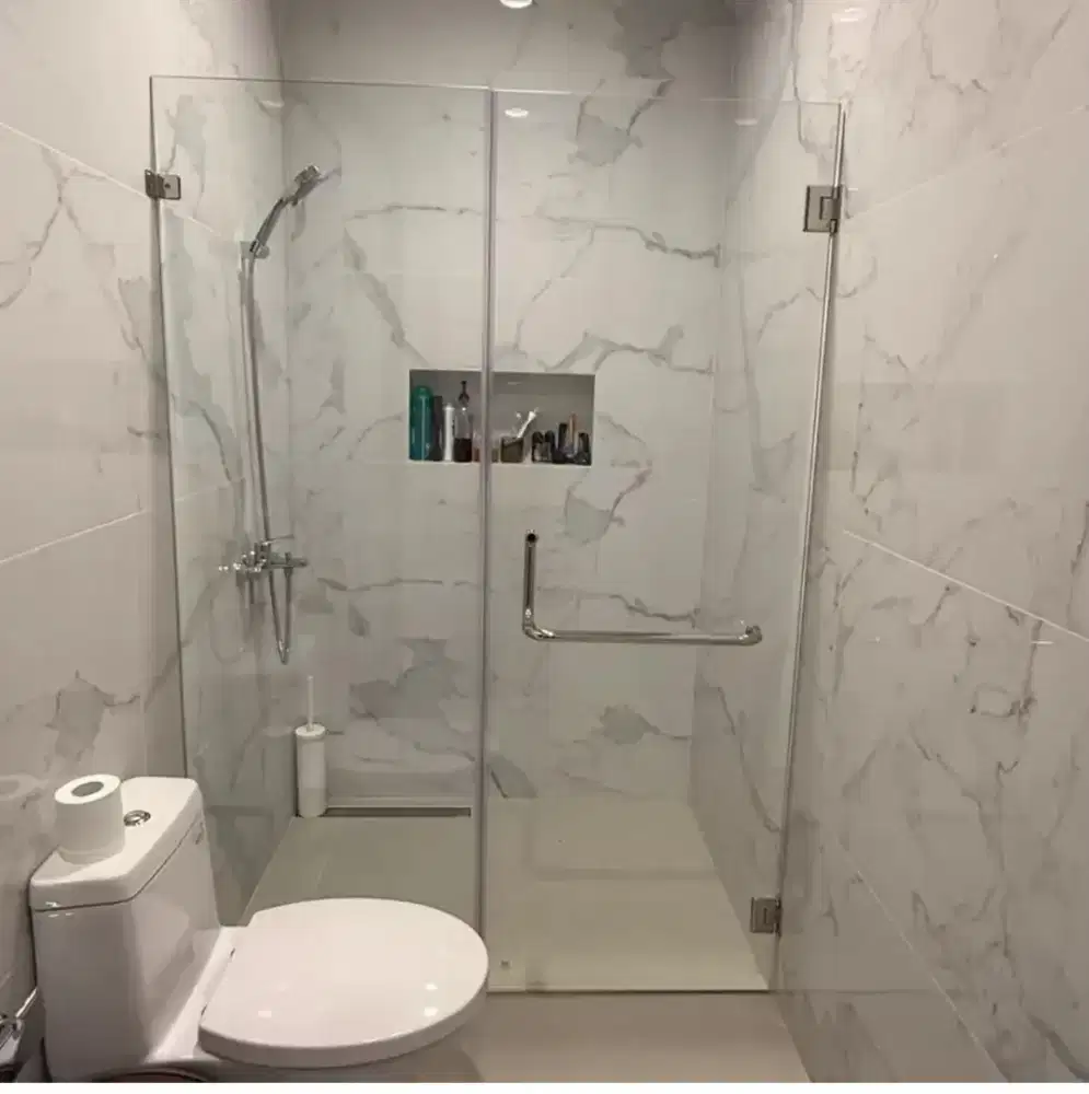 Pintu kaca kamar mandi