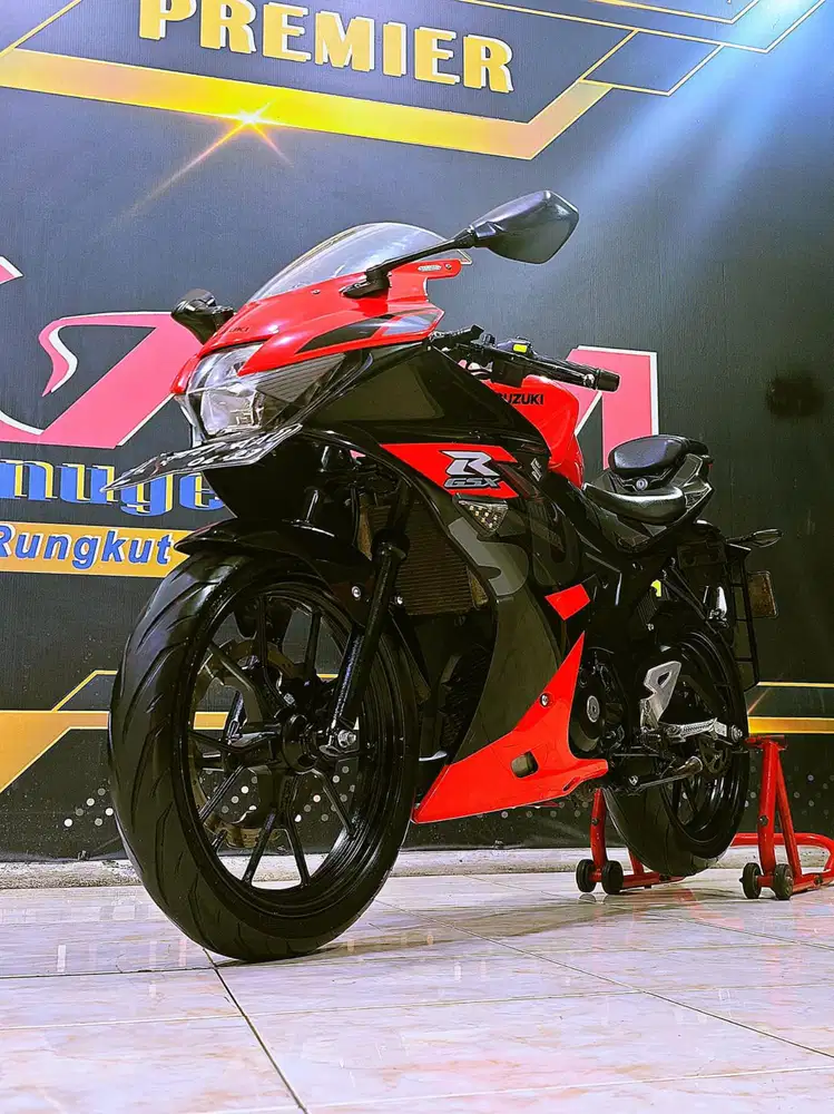 Suzuki GSX R 150 Keyless Reg 2022 merapat