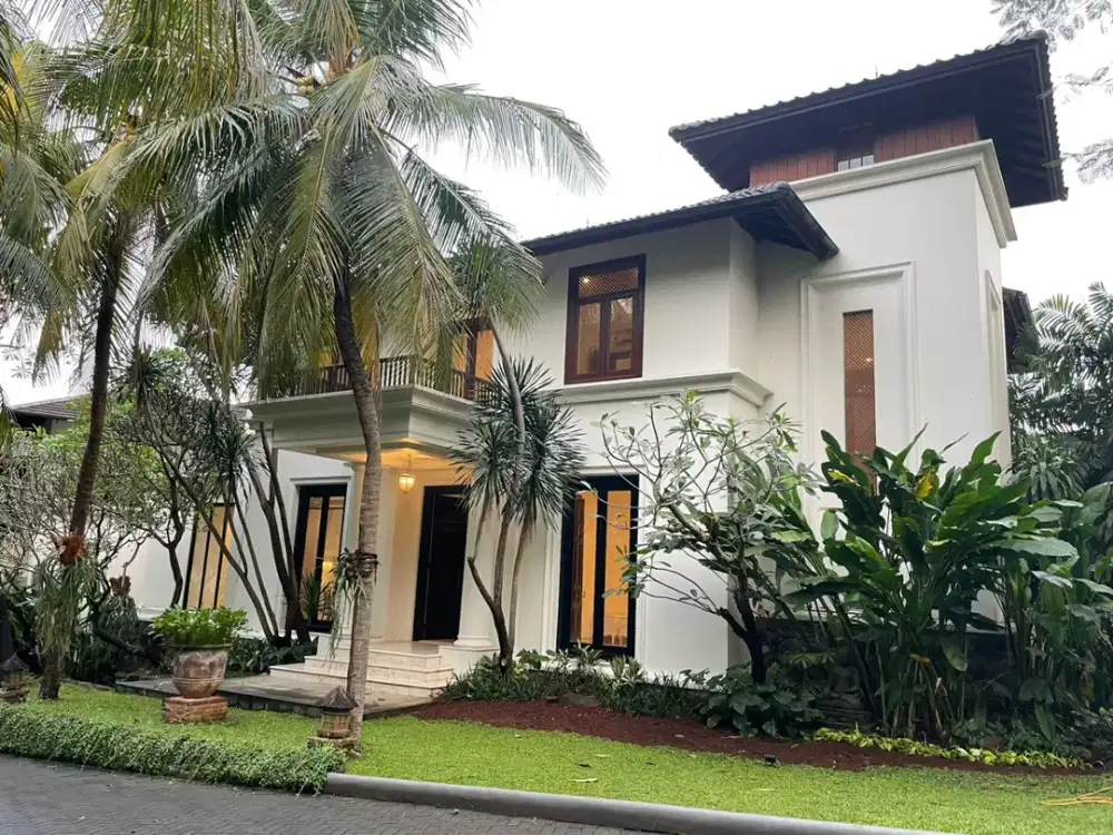 5 Bedroom Luxury Modern House in Tropical Compound in Cipete