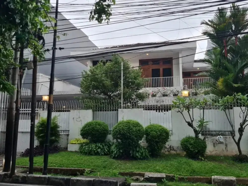 Rumah Klasik Desain Kayu Jati, Cocok untuk Usaha Tomang, Jakarta Barat