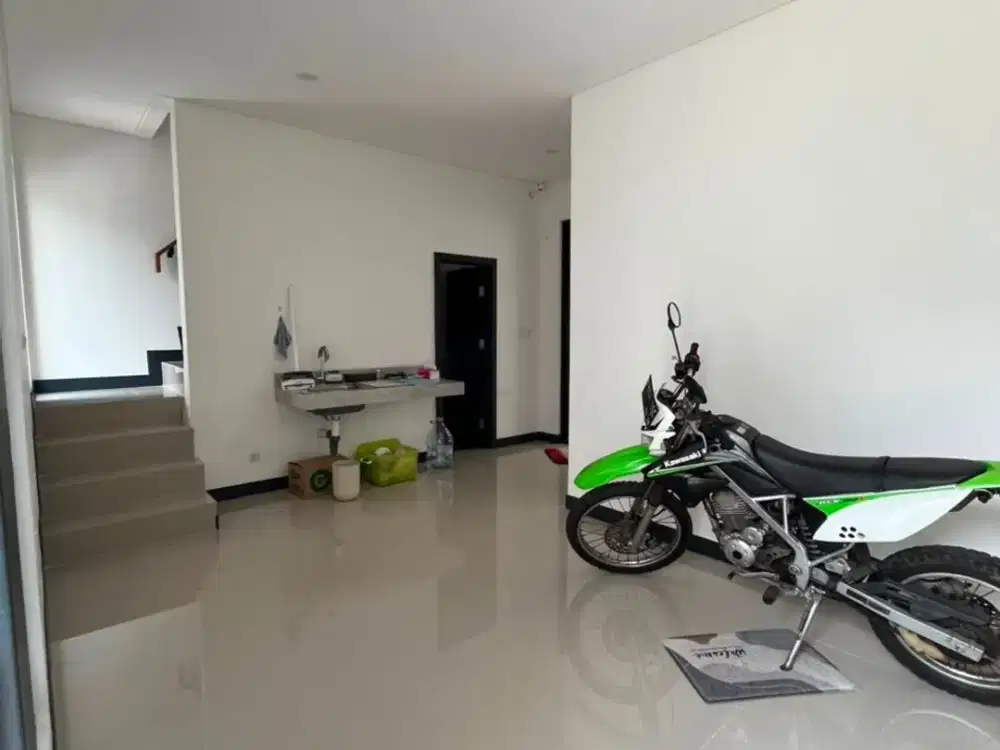 Disewakan Rumah Brand New Cluster Nismara - Harapan Indah Harga 40 juta nego