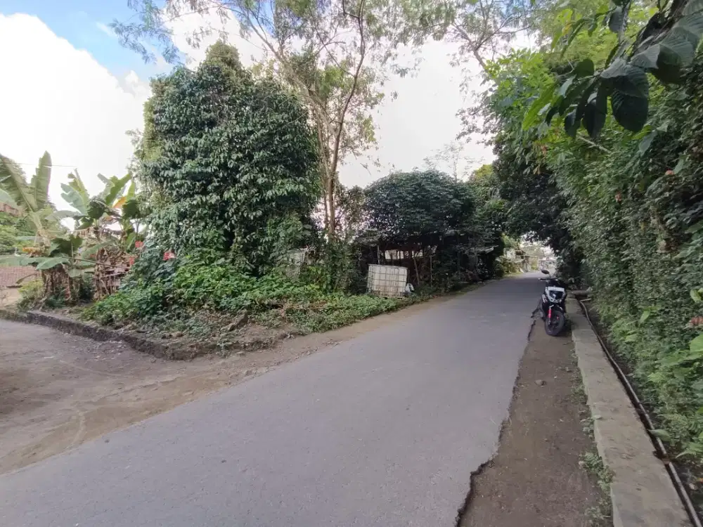 Jual tanah pekarangan strategis hook 2 muka