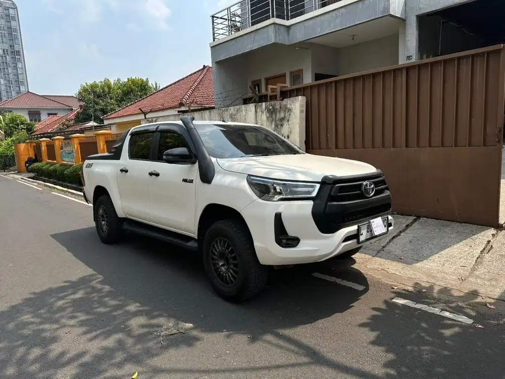 Toyota Hilux V A/T 2021 Putih Matic White Murah 4x4 Revo Roco Bekas