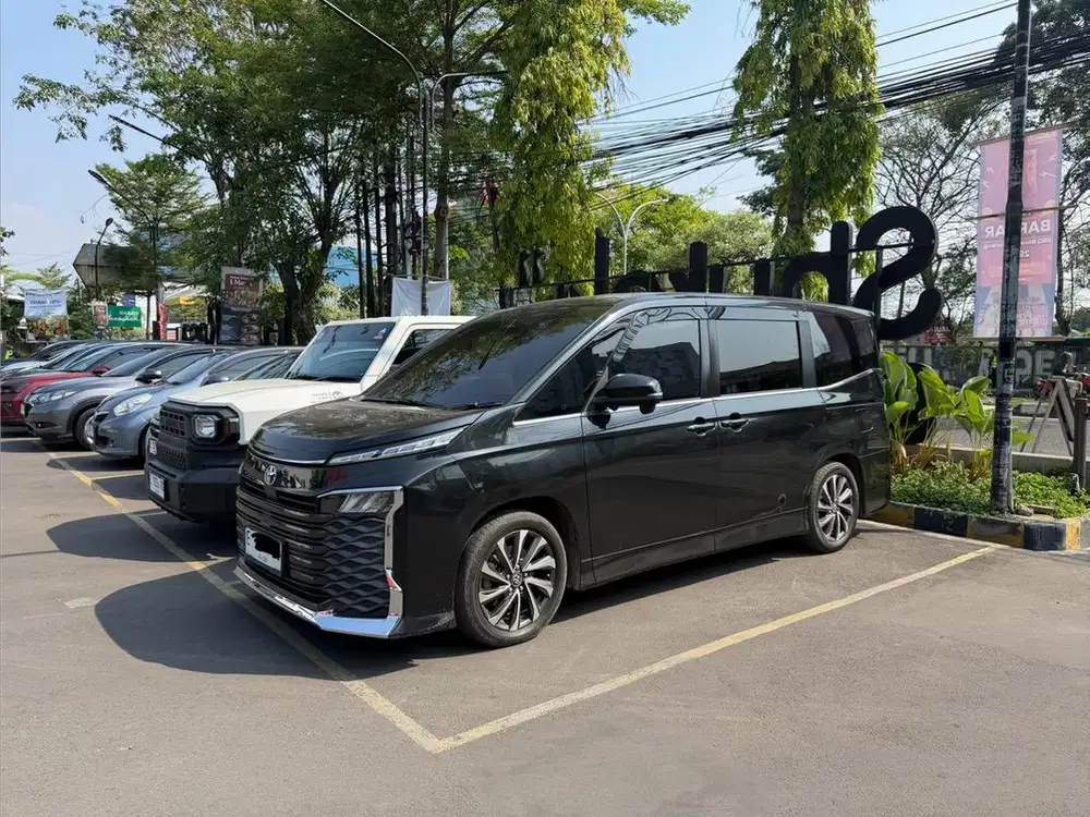 Voxy 2023 hitam black pearl