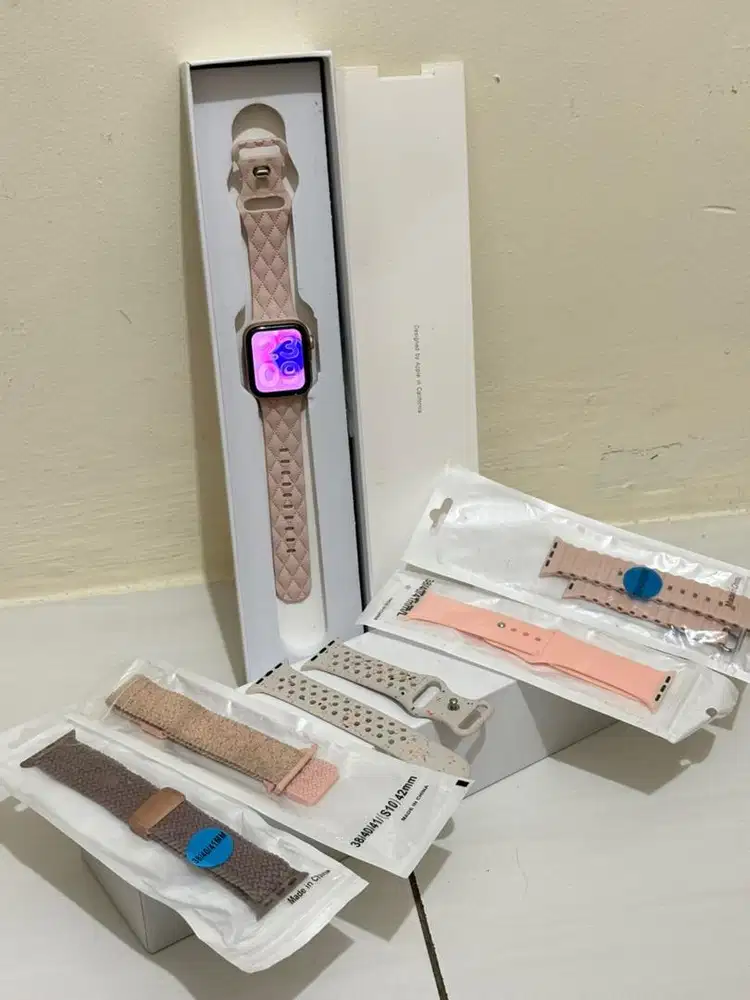 Dijual Apple Watch Series 6 ukuran 40mm warna Rose Gold