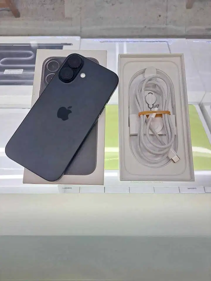 Second IPhone 16 128GB Black IBOX Garansi ON 1 Juli 2027 Mulus Like Ne