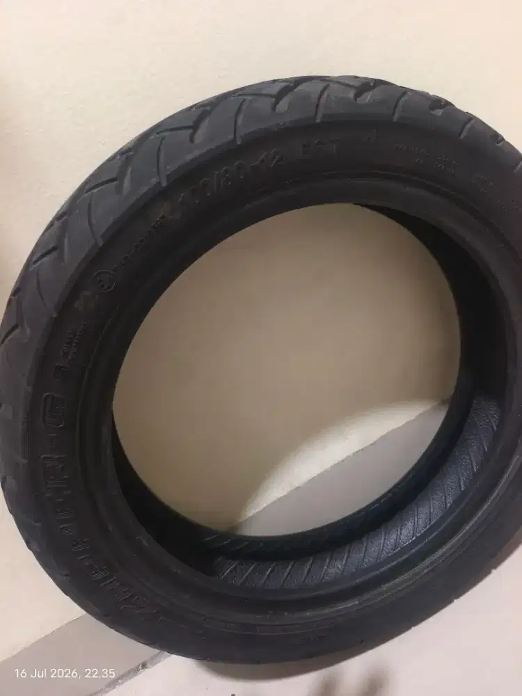 Ban Tubeless 100/80 ring 12