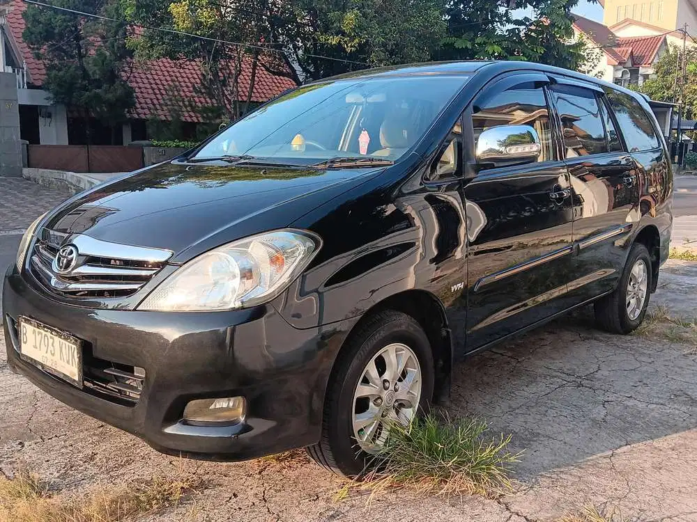 Toyota Kijang Innova 2010 Bensin