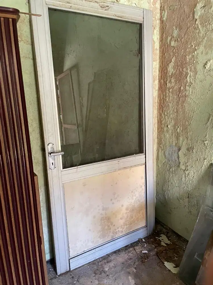 Daun pintu aluminium