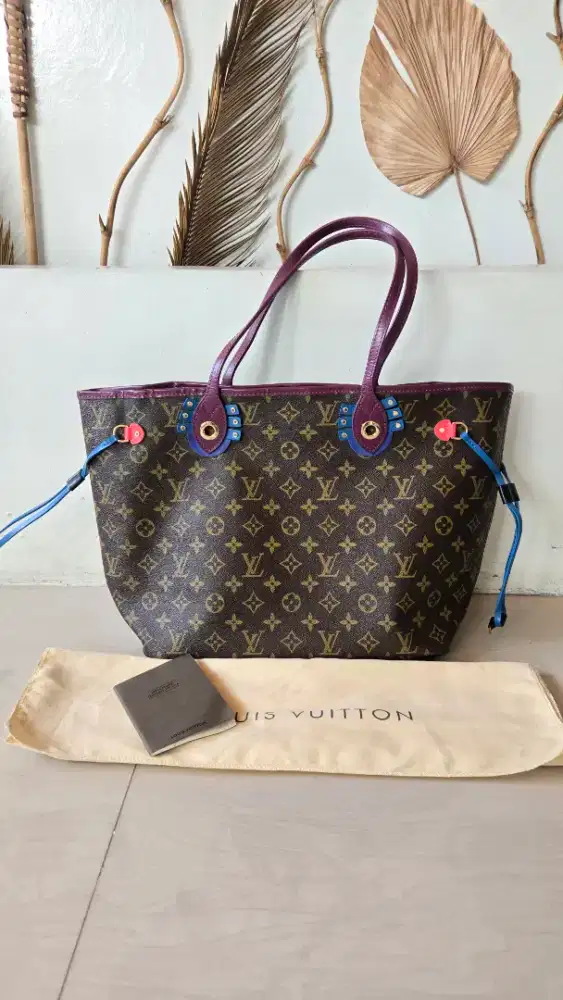 2015 Louis Vuitton Monogram Neverfull MM Totem Bag