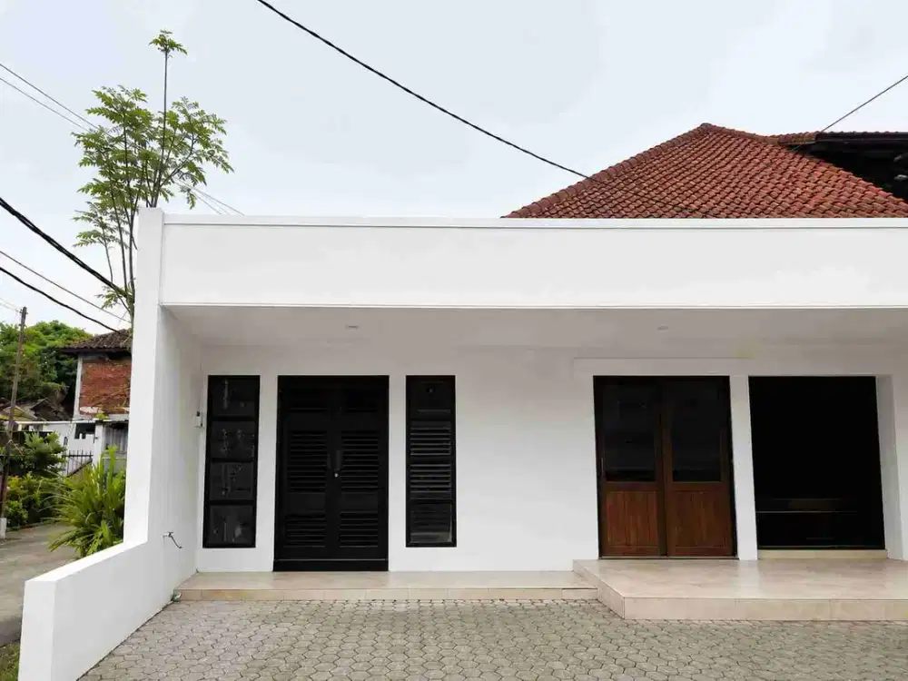 Disewakan Rumah Untuk Hunian atau Kantor Lokasi Strategis Sayap Riau Supratman Bandung