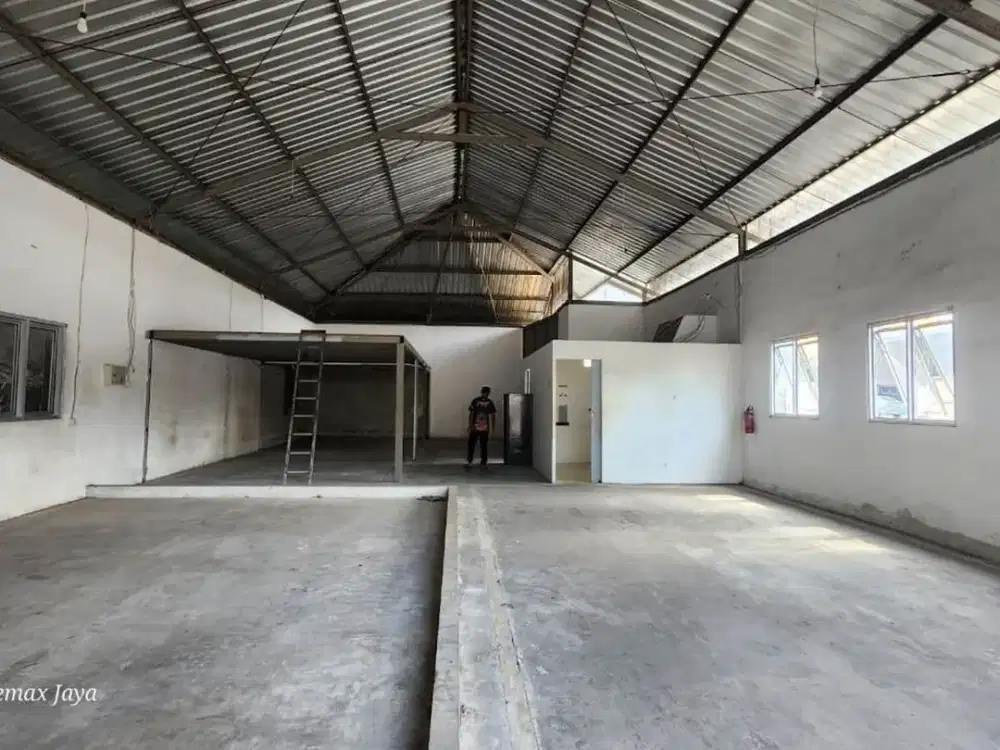 Gudang Disewakan di – Akses Kontainer & Parkir Luas, area Gatsu Barat.