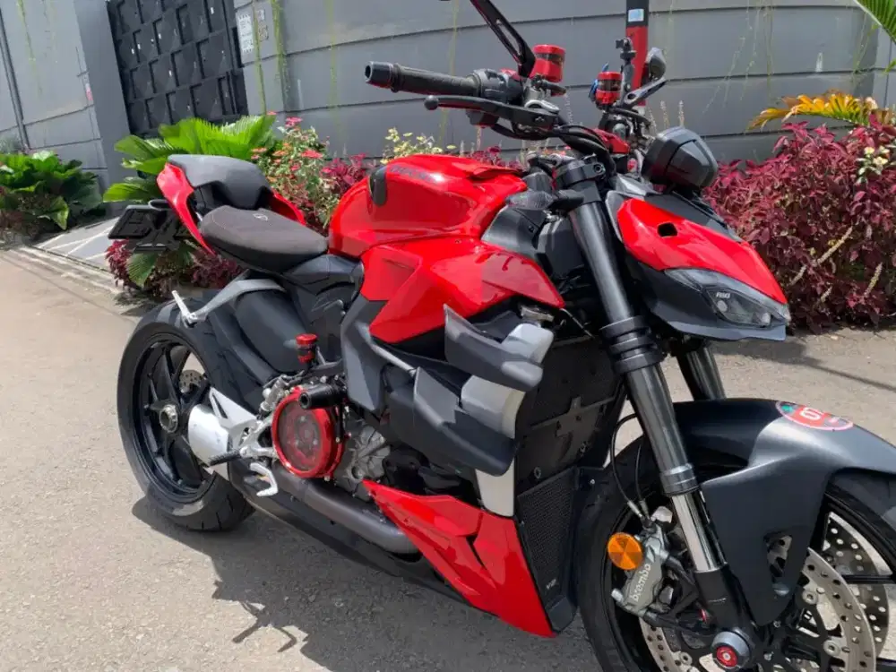 Motor Ducati Strretfighter V2 Tahun 2023