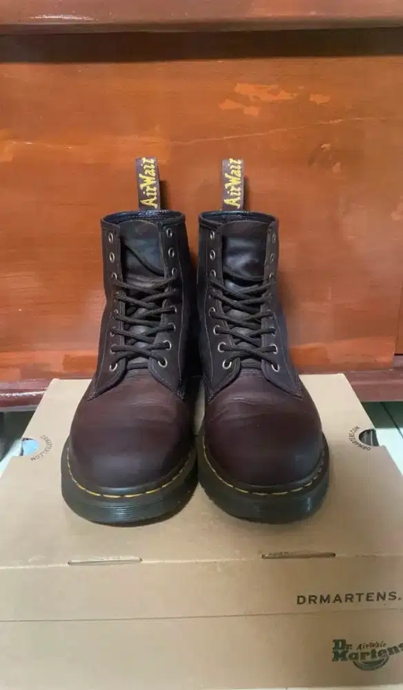 Sepatu Dr. Martens