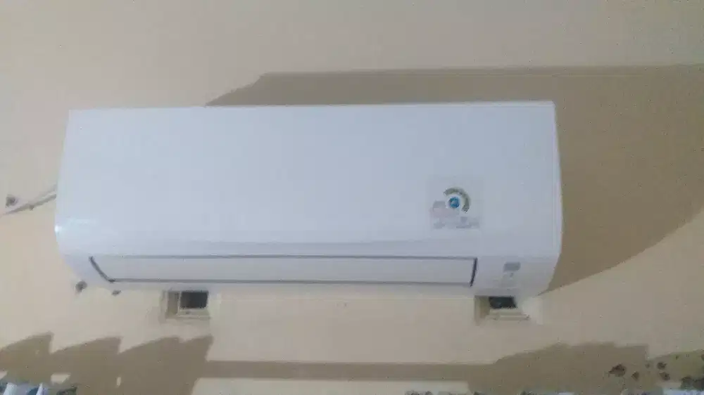 Ac daikin 1pk thailand.
