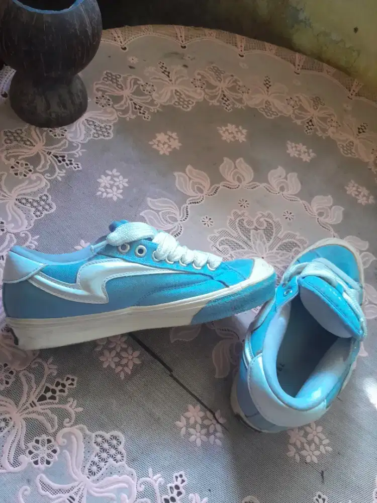 Sepatu raingel , uk 41
