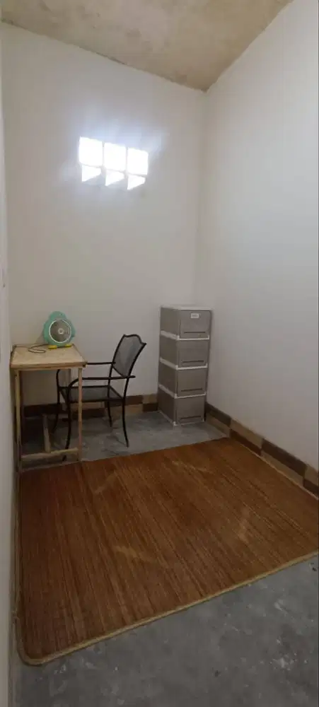 Kost Strategis di Bintaro khusus Perempuan – 4 Kamar (AC/Kipas)