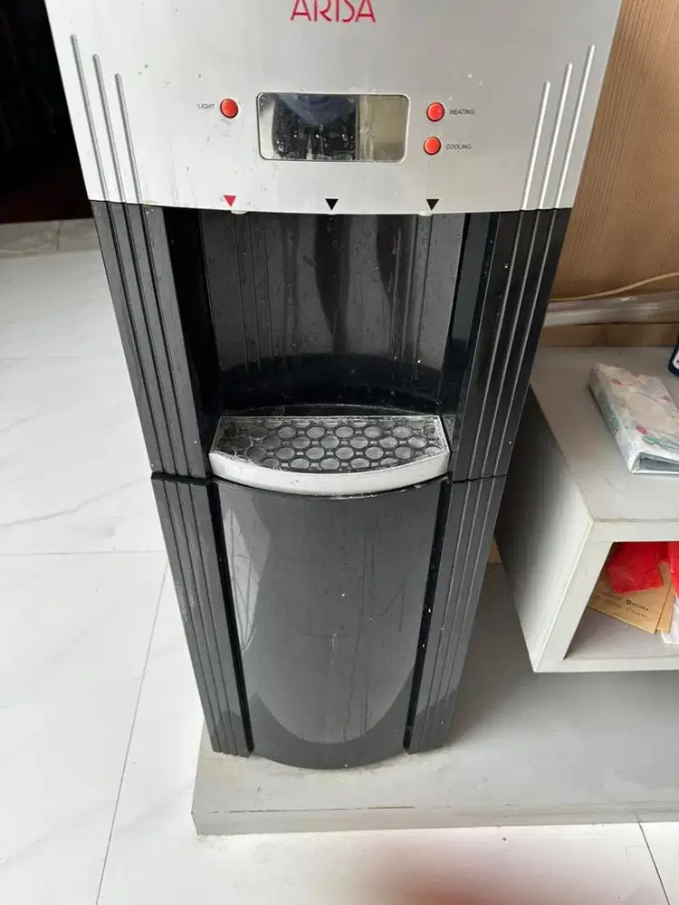 DIJUAL DISPENSER ARISA BEKAS PEMAKAIAN MULUS GADA MINUS