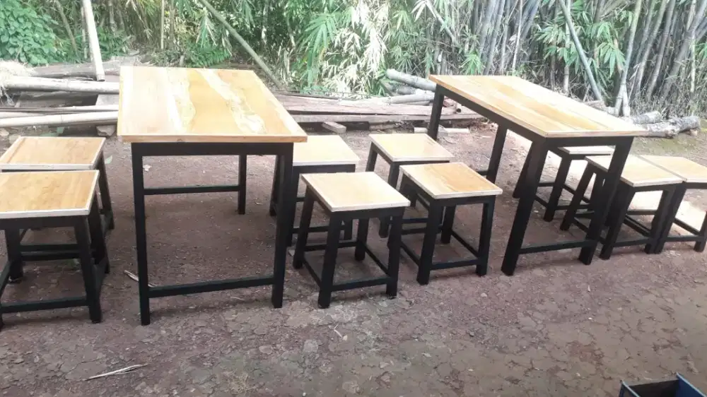 Meja + kursi bahan kayu