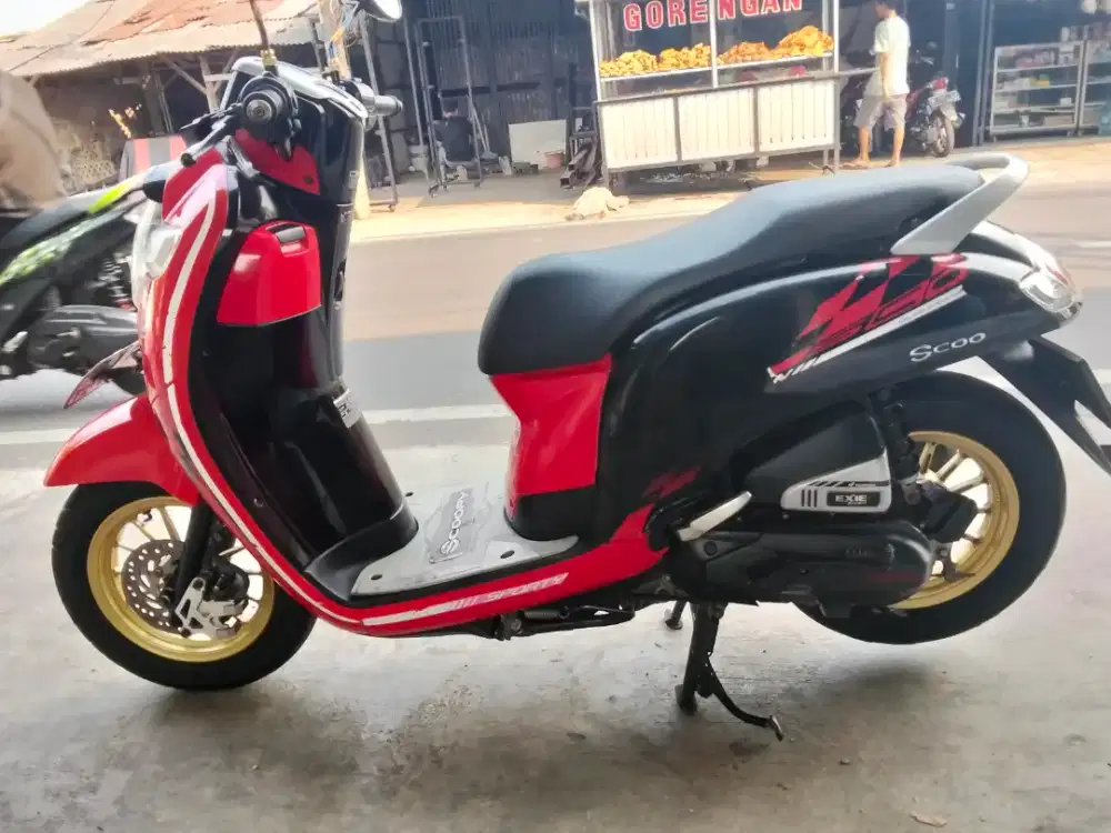 HONDA SCOOPY CBS ISS 2018 MESIN OK