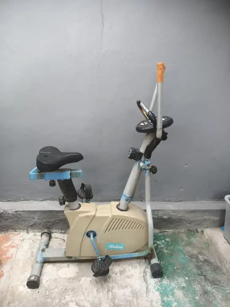 Sepeda spining bike untuk olahraga pemanasan