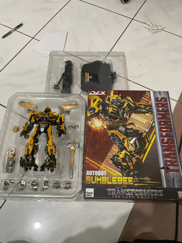 DLX Bumblebee Transformer Threezero