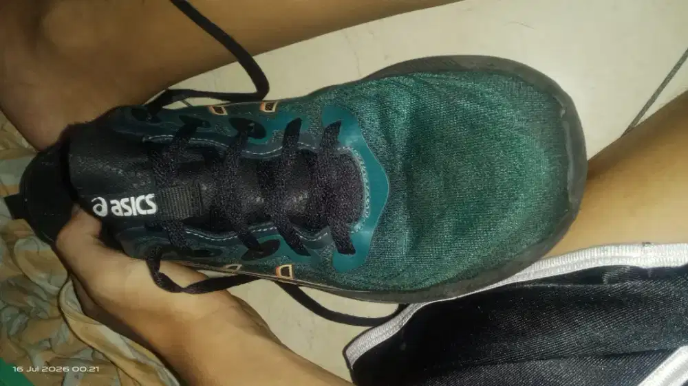 Sepatu jogging asics