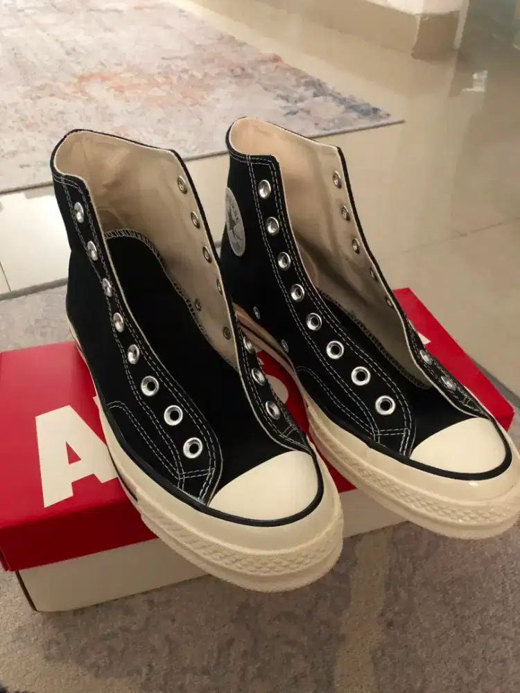 Converse Chuck Taylor 70s Hi Black White
nike adidas vans