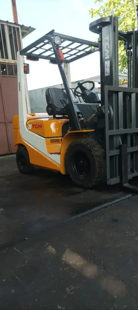 Forklift Merk TCM 2,5 Ton,Manual,3 Meter,Mesin Isuzu C240,Tahun 2005
