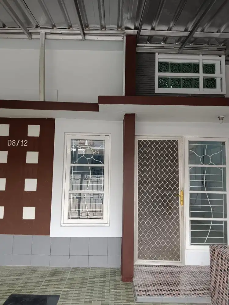 Disewakan rumah per tahun (baru renov)