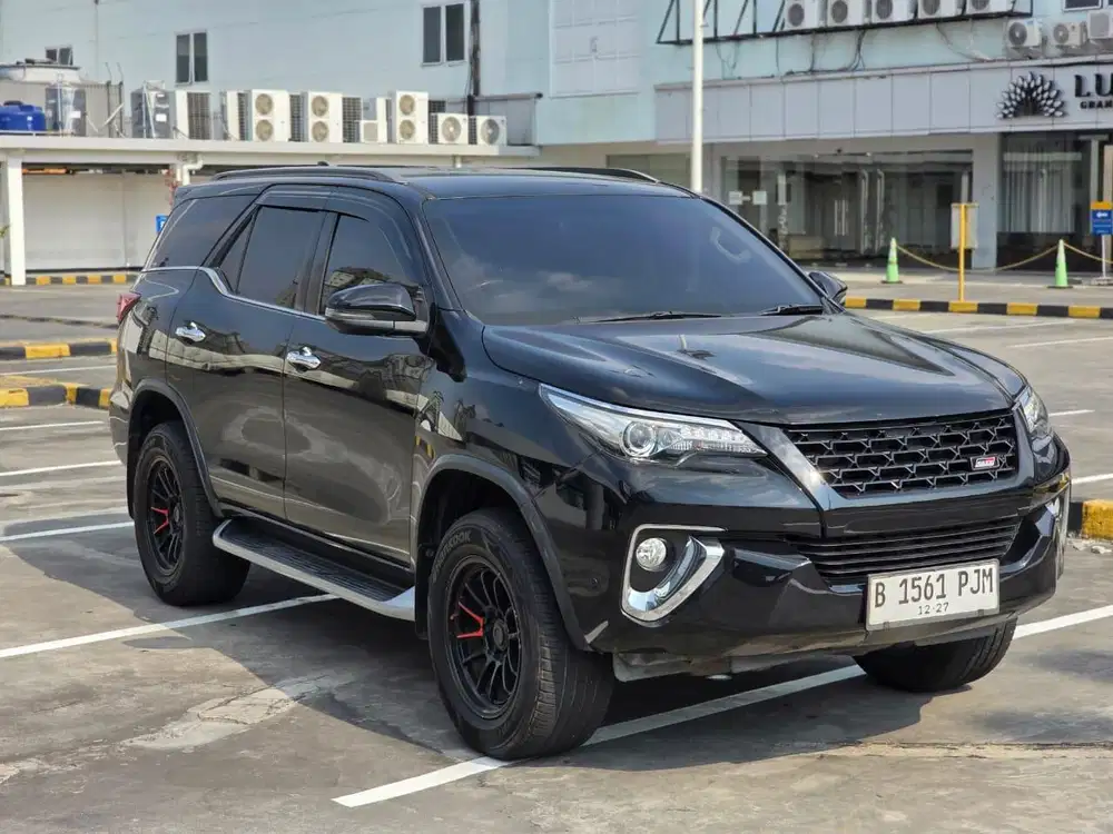 Toyota Fortuner VRZ 4x2 hitam 2017