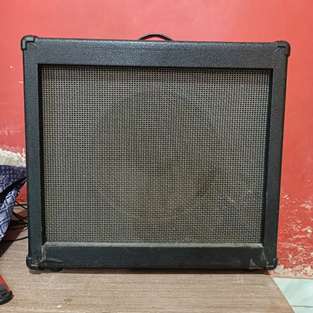 Speaker gitar listrik
