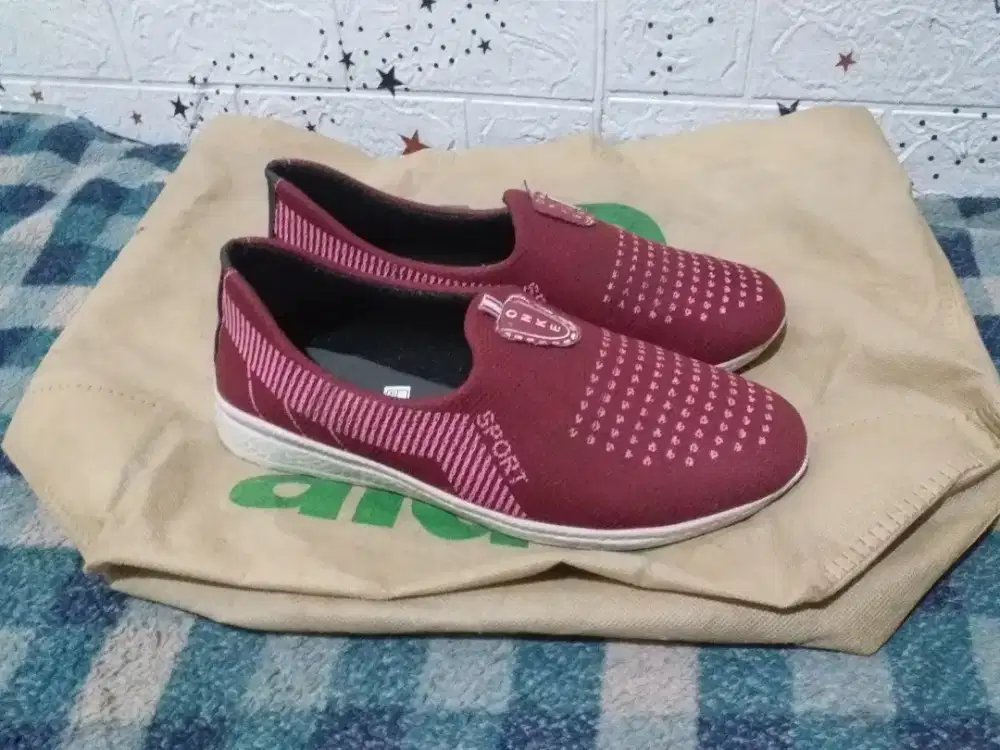 Sepatu Slip On Sneakers size 39-40