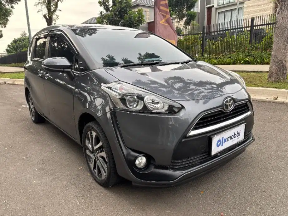 DP MURAH Toyota Sienta 1.5 V Bensin-AT 2018 Abu-Abu CUKMB
