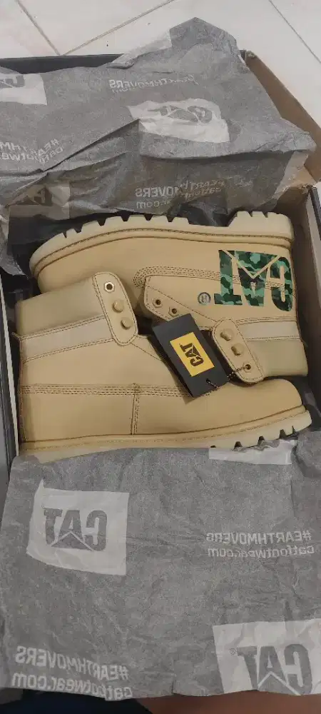Sepatu original caterpillar baru