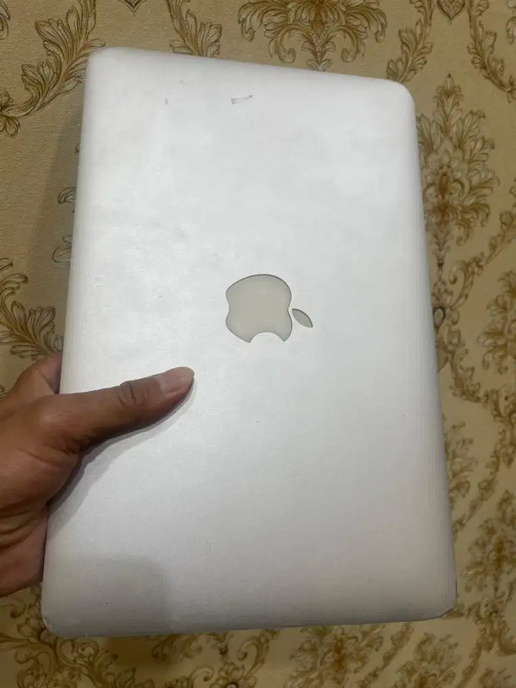 macbook air 2013 ram 4/128gb 11inchi minus matot