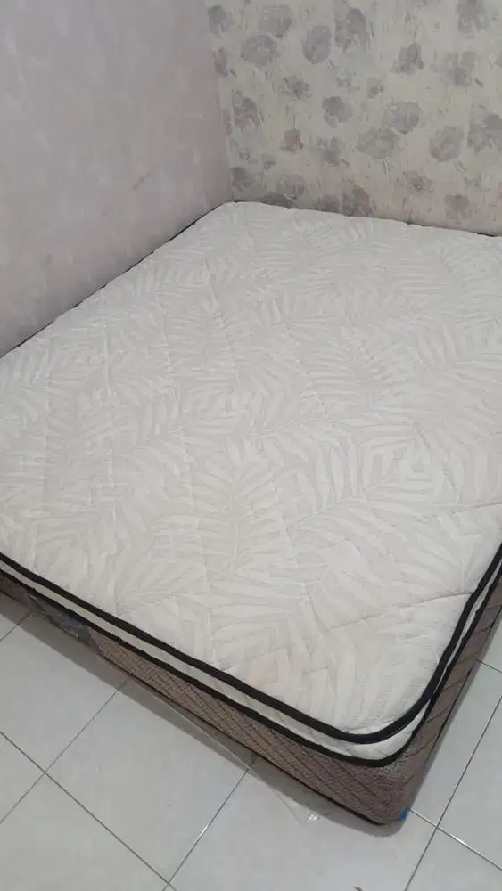 Jual cepat kasur serenity supreme dan kulkas sharp