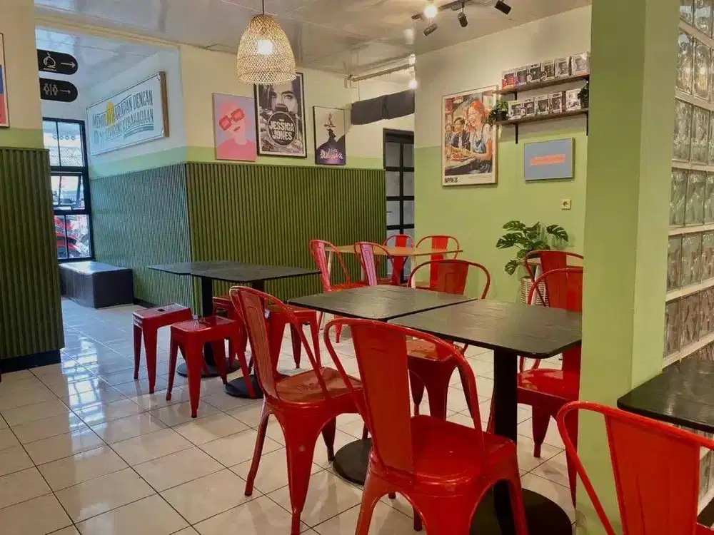Dijual Segera Rumah + Cafe Lokasi Strategis di Mainroad Margahayu Raya