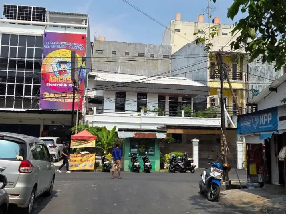 DIJUAL CEPAT – Rumah Hoek Pinggir Jalan Raya Tanjung Duren, Jakarta Barat