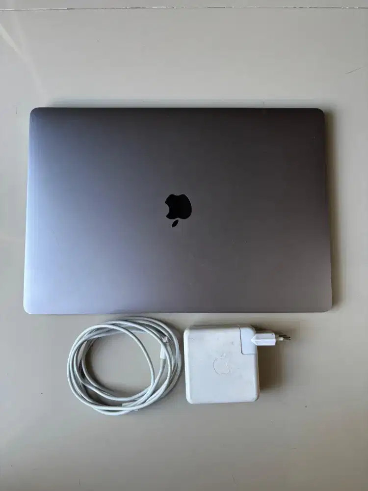 MacBook Pro 2017 15inch Touch Bar i7 16/256GB