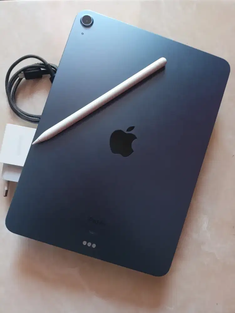 ipad air 5 m1 64gb ibox plus apple pencil sama charger aja, no box