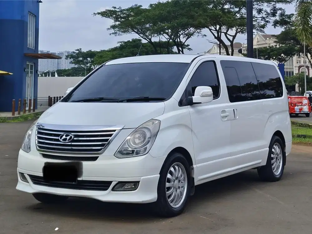 HYUNDAI H1 2.5 crdi AT 2014 PUTIH BERGARANSI